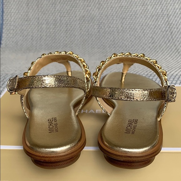 MICHAEL KORS ELSA THONG METALLIC PU PALE GOLD - Picture 11 of 16